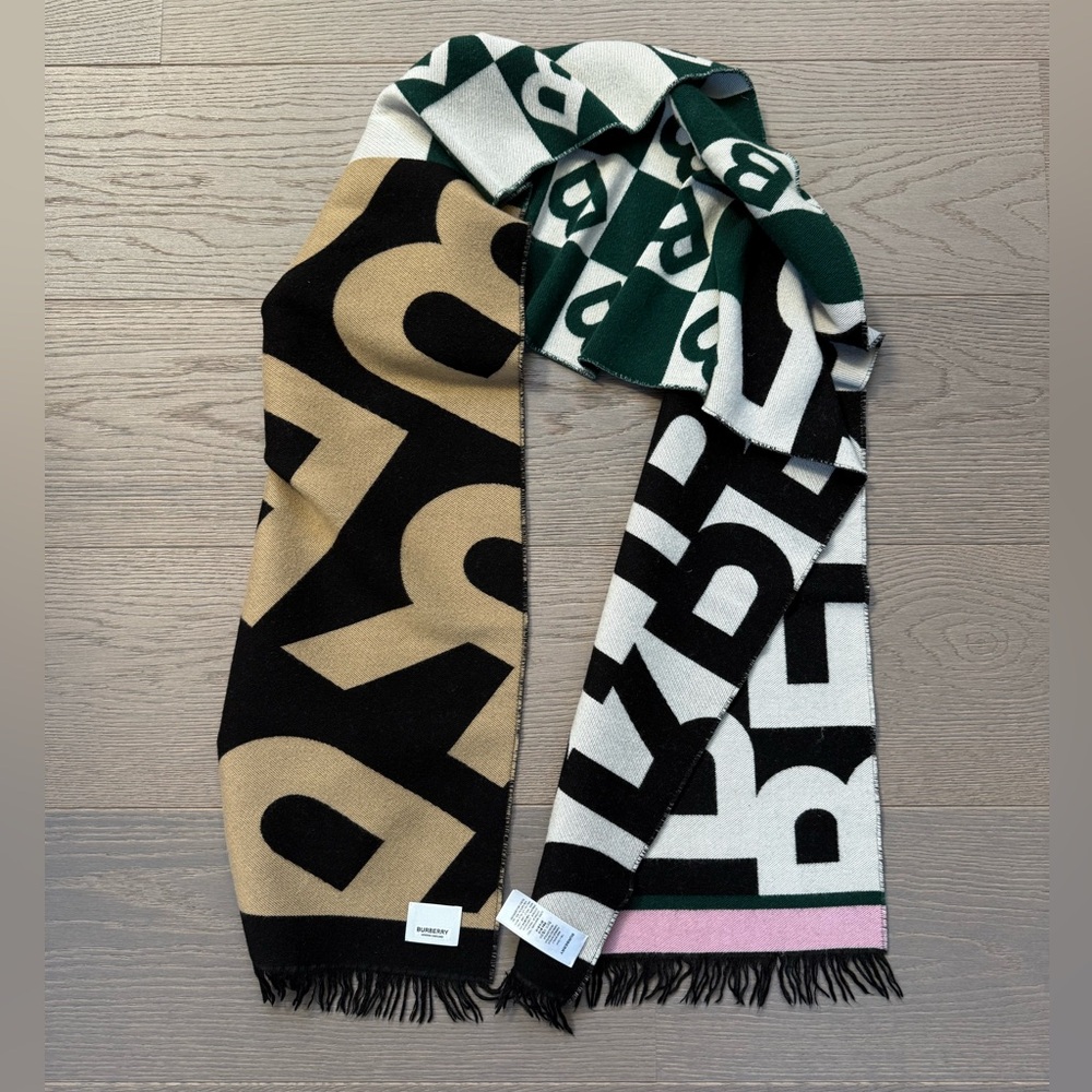 Burberry Logo Wool Scarf - Picture 5 of 6